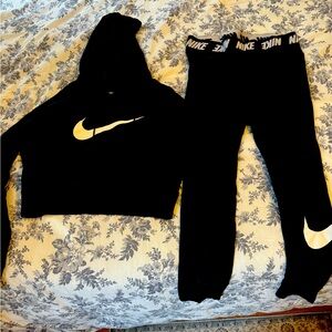 NIKE women’s athletic set LARGE
